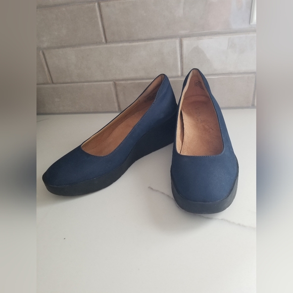 Vionic Wedge Shoes - Picture 4 of 5